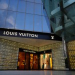 Why Is LV Closing Its Chinese Luxury Retail Stores?